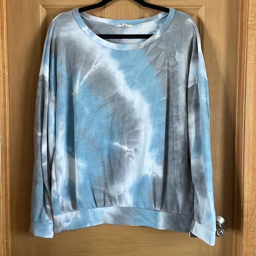 Hopely polyester/rayon/spandex tie dye gray/blue/white lightweight sweatshirt, S